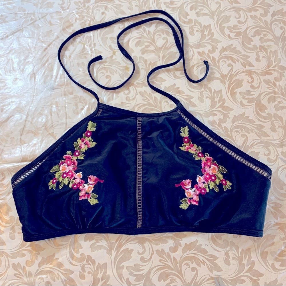 Altar’d State Swim Bikini Top Padded Embroidered Flowers Sz Large Gorgeous